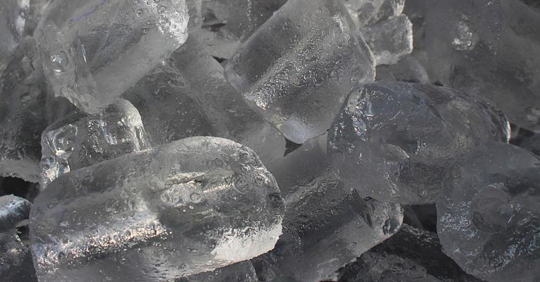 ¿Cómo desinfectar agua para fabricar hielo?