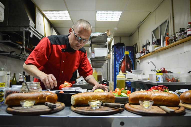 ¿Cómo desinfectar cocinas de bares?